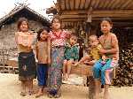 Laos: Kinderen van de H'mong stam in het dorpje Howay Nkokum, langs de Mekong - P3Laos_0129.jpg - Copyright : Ronald van der Veer (http://www.veeronline.nl)