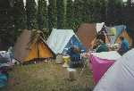 Recent bekeken:
De tenten staan dicht opeen op de mini camping in Siofok
