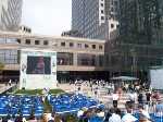Recent bekeken:
Een groot televisiescherm voor het Financial Center met de halve finale US Open