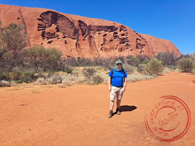 Rond de Uluru rock komen veel kleine vliegjes voor