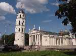 Litouwen: De Kathedraal van Vilnius met de Klokkentoren uit de 17de eeuw - P1_Litouwen_0117.jpg - Copyright : Ronald van der Veer (http://www.veeronline.nl)