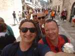 KroatiÃ«: Een groeps selfie in de straten van Dubrovnik - Worldtrip_0182z.jpg - Copyright : Ronald van der Veer (http://www.veeronline.nl)