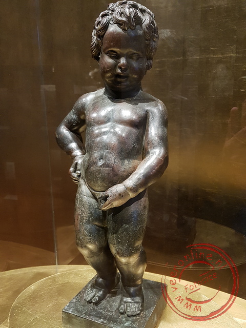 Historisch Brussel - Manneken Pis - Het originele bronzen beeldje in het museum (copyright : Ronald van der Veer (https://www.veeronline.nl))