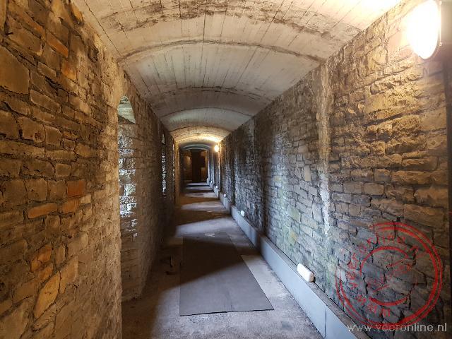 In de gangen in de kasteelmuur konden burgers schuilen tijdens de oorlog