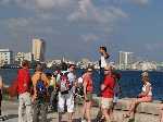 Cuba: Abel geeft uitleg over de stad Havana - Cuba_2005_0020.jpg - Copyright : Ronald van der Veer (http://www.veeronline.nl)