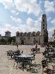 Cuba: Het Plaza de San Francisco met de Fuente de Leones (leeuwenfontein) en de Iglesia de San Francisco de Asis - Cuba_2005_0033.jpg - Copyright : Ronald van der Veer (http://www.veeronline.nl)