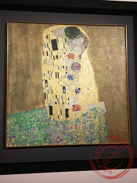 Het beroemde schilderij de Kus van de Oostenrijkse schilder Klimt