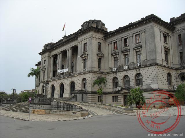 Het gebouw van de gemeenteraad aan het onafhankelijkheidsplein in Maputo Mozambique