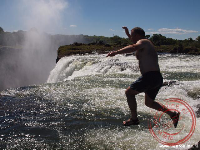 Zwemmen aan de rand van de Victoria Falls in de Devils Pool is een bijzondere ervaring
